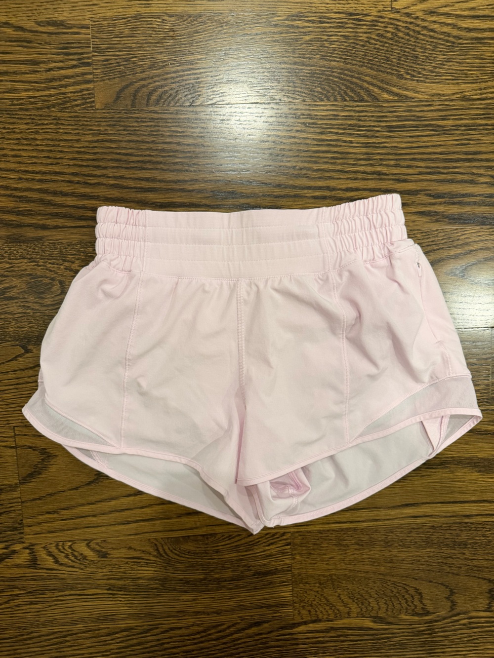 NWOT-Lululemon Hotty hot shorts high rise 2.5 sz 4!!
